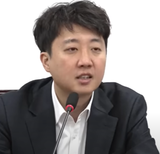 이준석 "국가비상사태를 주장하며 웃음을 파는 이중성, 파란 윤석열의 세상이 왔다"