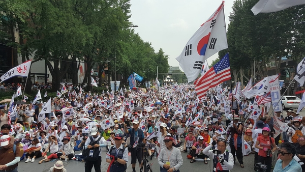 집회 무대 앞에는 여러 언론매체들이 취재차 찾아왔다. (사진출처 : 본지 미디어워치 대표고문) 