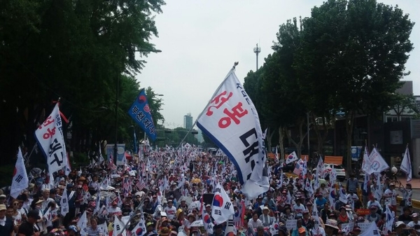 지난 겨울 태극기집회의 열기를 오히려 능가한다는 있다는 평가까지 나오고 있다. (사진출처 : 대한애국당평당원모임, 그냥(rmsi****)) 