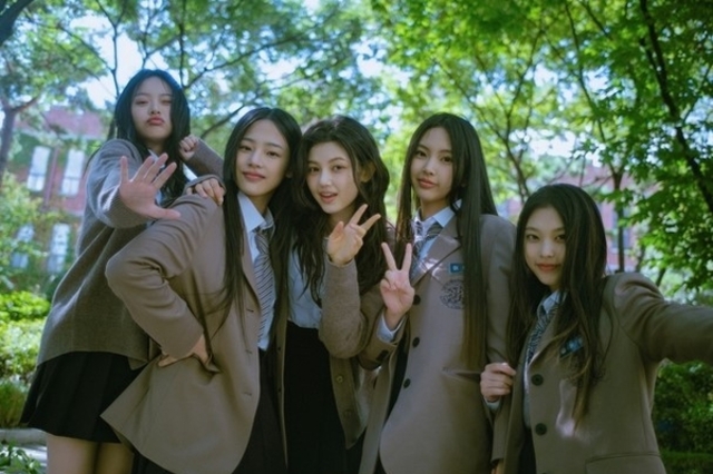 좌우 지식인 32인 “법원과 정부는 뉴진스의 활동만큼은 보장해달라”