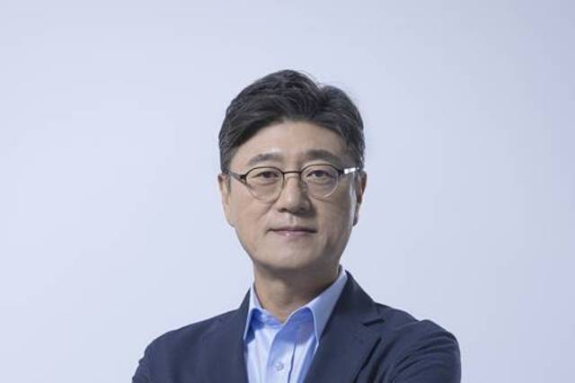 [변희재칼럼] SKT, 태블릿 계약서 위조 주범 정재헌을 대표로! 국가와 고객에 전쟁 선포