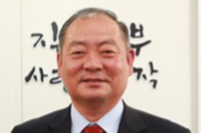 [신백훈칼럼] 이진숙의 촌철살인 — “대통령 편 아니면 죄인 만드는 나라”