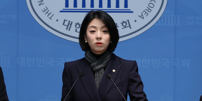 ‘국민사진 무단 게시’ 논란 배현진에 분노한 책임당원, 警 고발장 접수