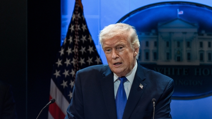 트럼프, 대법 ‘상호관세 위법 판결’에 맞불... “전 세계 10 관세 부과 서명... 즉각 시행”