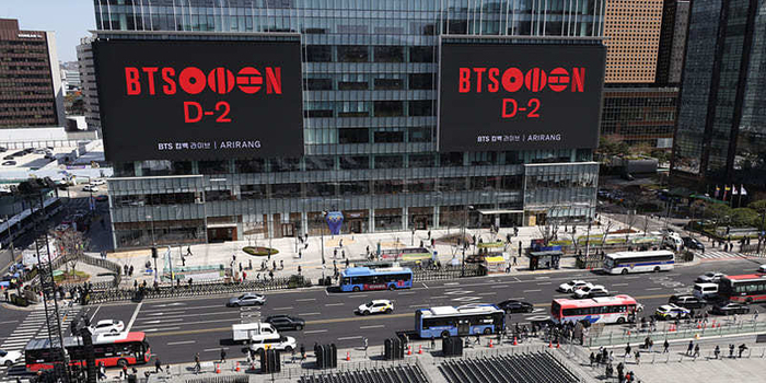 [미디어 이슈] BTS 공연에 광화문 직장인 ‘강제 연차’ 논란… 기업·서울시 책임 공방 예고