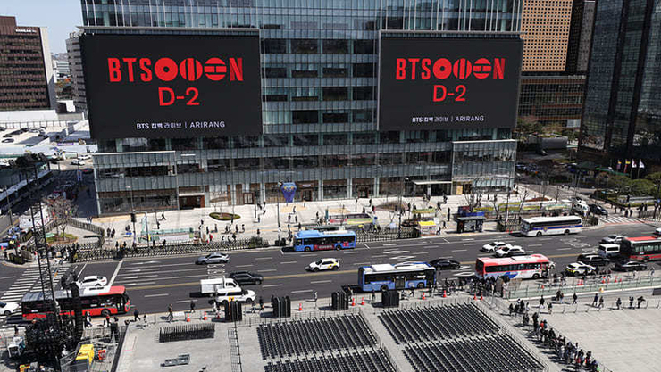 [미디어 이슈] BTS 공연에 광화문 직장인 ‘강제 연차’ 논란… 기업·서울시 책임 공방 예고