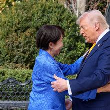 [미디어FC] 미일 정상회담 성과는 뒷전... ‘스킨십’ ‘허그’에 집착한 언론