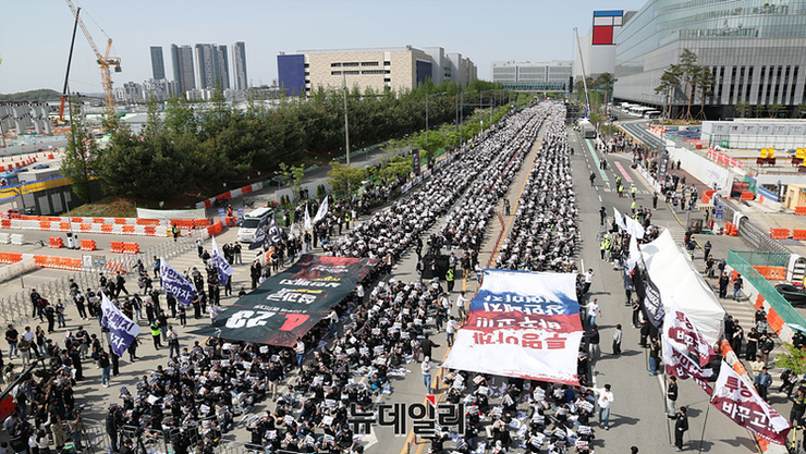 “결국 선 넘으려는 삼성 노조”... 삼성바이오 부분 파업에 동남아 여행 떠난 노조 위원장