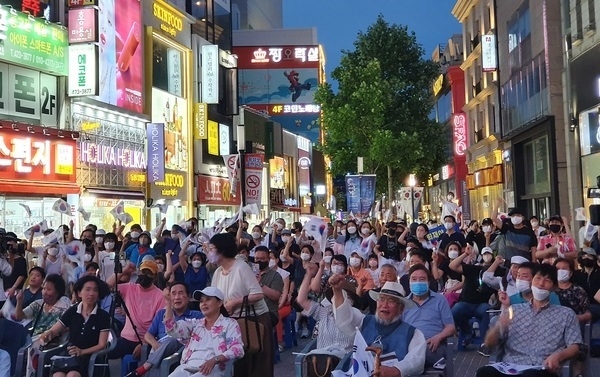 집회 현장을 가득 메운 시민들.